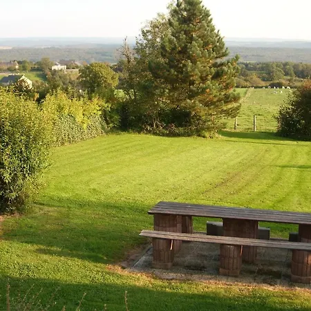 Ein Mit Grossem Garten Und Panoramablick *